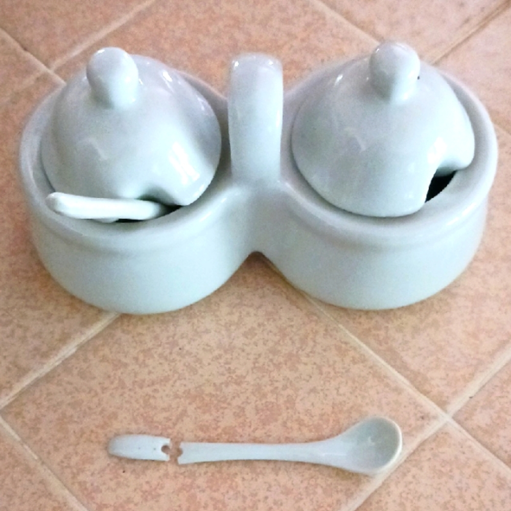 China Condiment Server